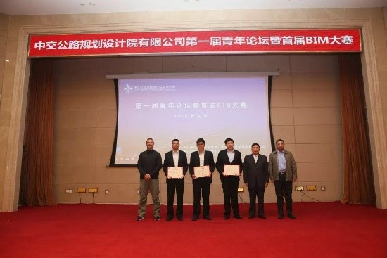 爭創(chuàng)新，求發(fā)展，青年正是大有可為時！