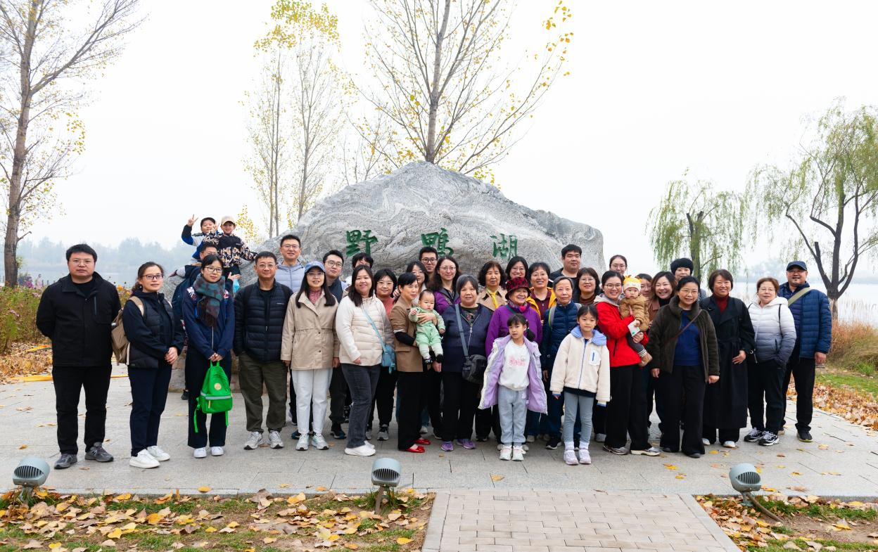 公司開展&ldquo;探索自然，感悟秋色&rdquo;秋游活動(dòng)